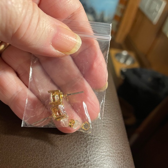 NEW High Quality CZ Earrings set in Gold Tone - Picture 4 of 4